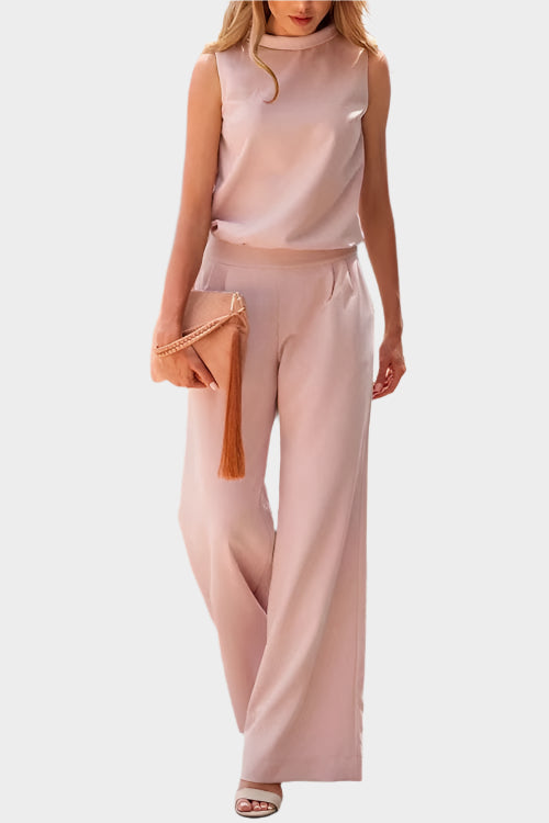 https://cdn.shopify.com/s/files/1/0937/3941/7945/files/elle-vire-sommer-overall-newberlin-mode-50403859104070.jpg?v=1752965699